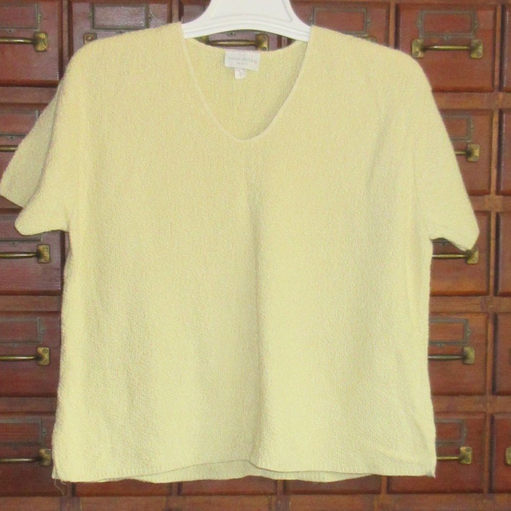 SARAH ARIZONA  Large Pale Yellow Short Sleeve V-Neck Knit Top